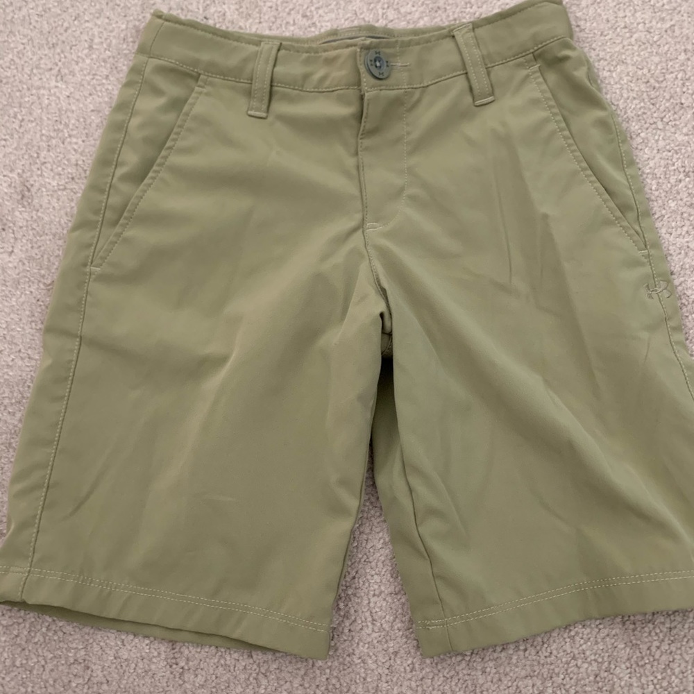 Under Armour boys golf shorts size S